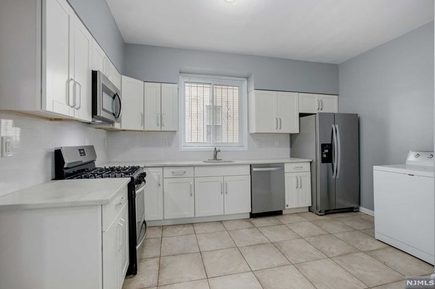 151 Sunset Ave, Newark NJ  07106-1952 exterior