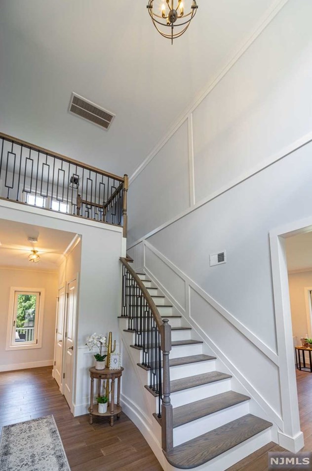 255 Hoppers Ln, Paramus, NJ 07652-1854