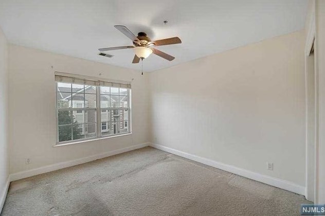 8 Mallard Pl, Secaucus NJ  07094-2930 exterior