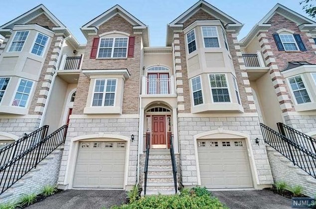 8 Mallard Pl, Secaucus NJ  07094-2930 exterior