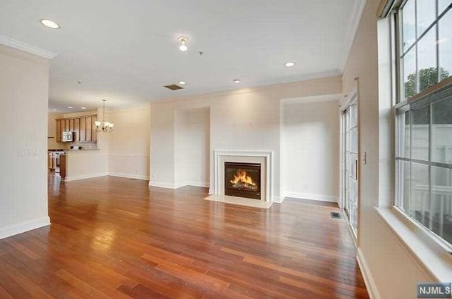 8 Mallard Pl, Secaucus NJ  07094-2930 exterior