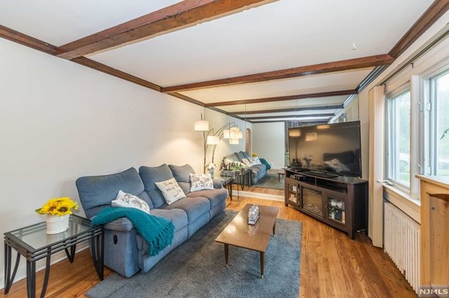 14 Durand Pl, Rochelle Park, NJ 07662