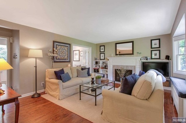 100 Akers Ave, Montvale, NJ 07645