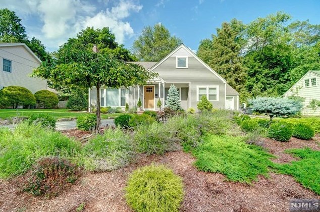 18 Lois Ave, Demarest, NJ 07627