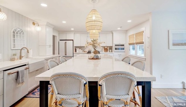 32 Partridge Hill, Upper Saddle River, NJ 07458