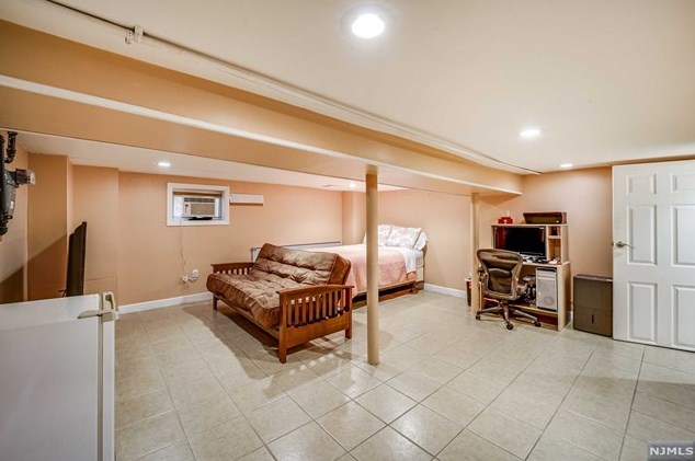 173 Central Ave, Bergenfield NJ 07621-1209 exterior