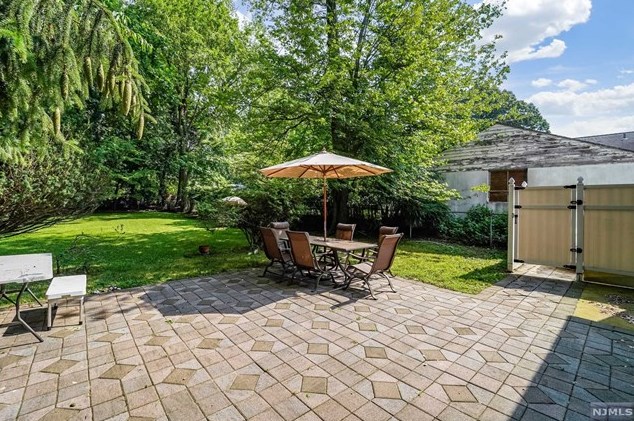 173 Central Ave, Bergenfield NJ 07621-1209 exterior