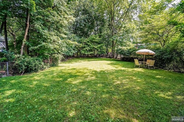 173 Central Ave, Bergenfield NJ 07621-1209 exterior