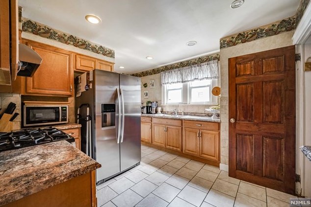 173 Central Ave, Bergenfield NJ 07621-1209 exterior