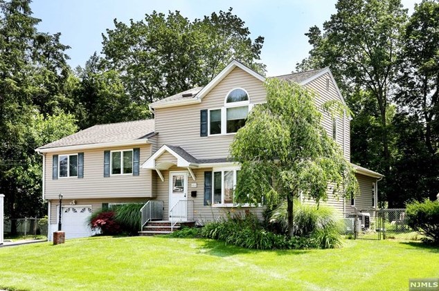 680 Cambridge Rd, Paramus, NJ 07652