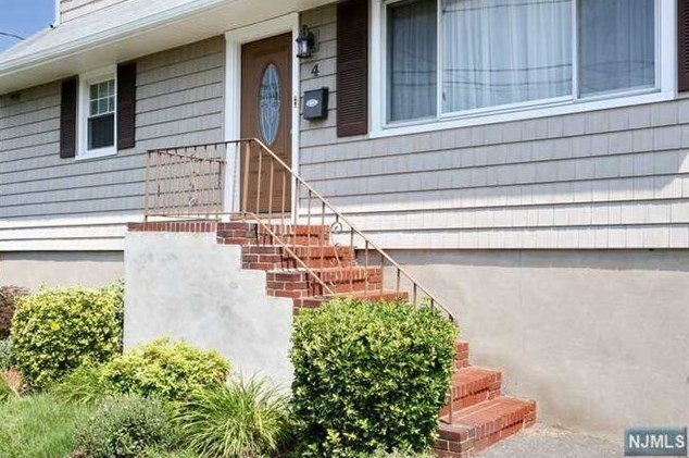 4 Park St, South Hackensack, NJ 07606