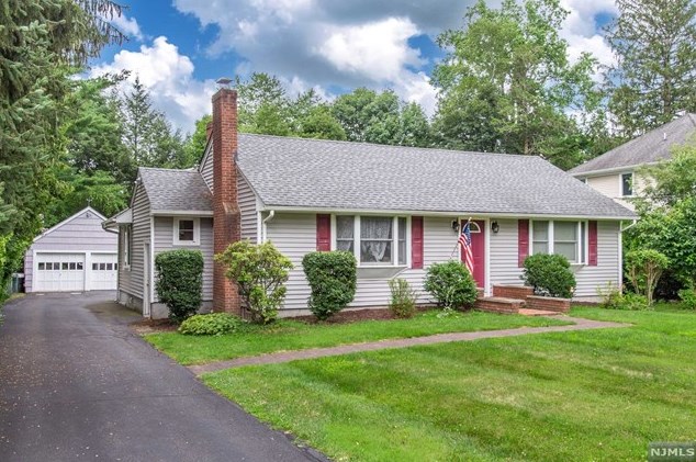 239 Mahwah Rd, Mahwah, NJ 07430