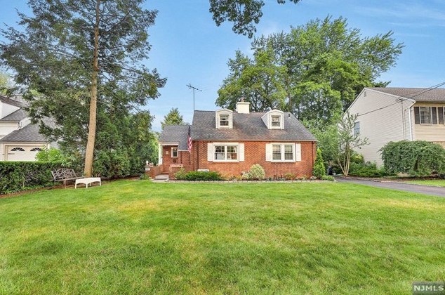 448 Cambridge Rd, Ridgewood, NJ 07450
