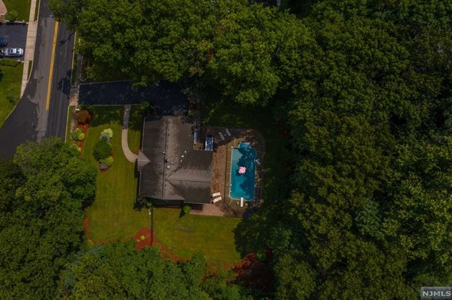 175 Hillcrest Ave, Wyckoff, NJ 07481-3200