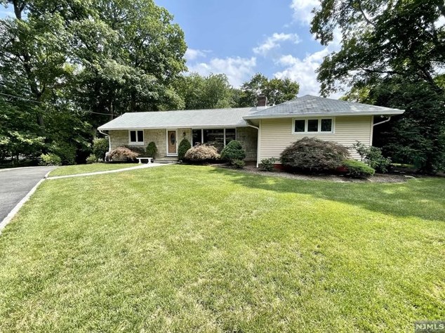 706 Terhune Rd, Ridgewood, NJ 07450