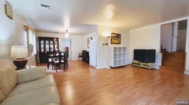 460 Lawton Ave, Ridgefield, NJ 07657