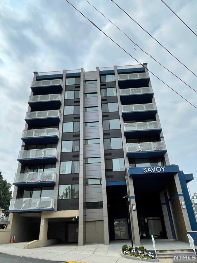 464 Gorge Rd, Cliffside Park, NJ 07010