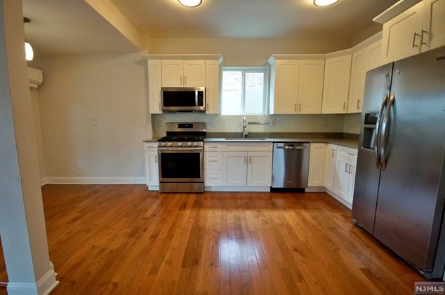 403 Undercliff Ave #1st, Edgewater, NJ 07020