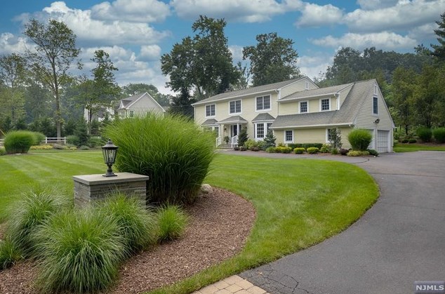 652 High Mountain Rd, Franklin Lakes, NJ 07417