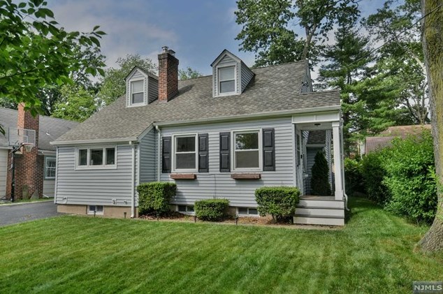 216 Godwin Ave, Wyckoff, NJ 07481