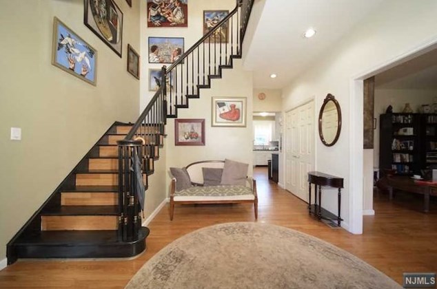 8 Smith Terrace, Cresskill, NJ 07626