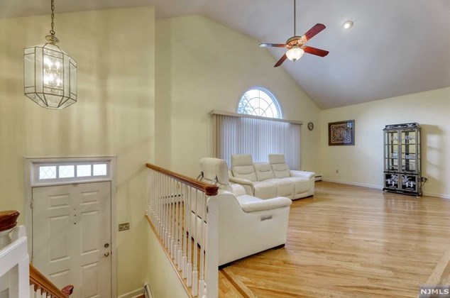 16 Forest Pl, Rochelle Park, NJ 07662