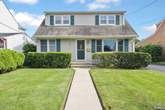 146 Cambridge Ave, Saddle Brook, NJ 07663-5102