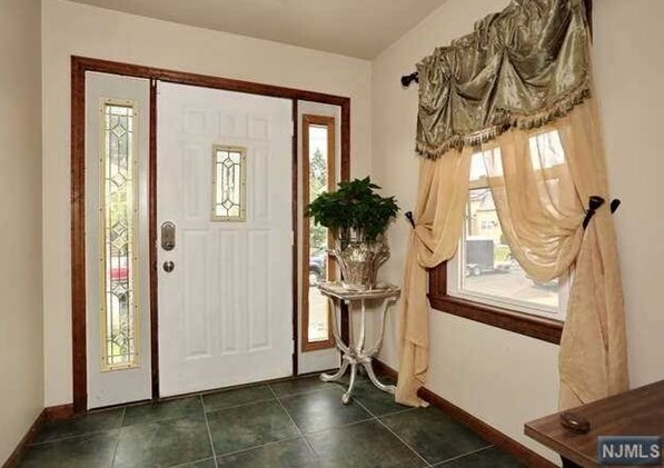 141 Fern Ave, Lyndhurst, NJ 07071-2117