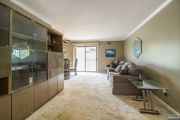 825 Riverside Ave #203, Lyndhurst, NJ 07071