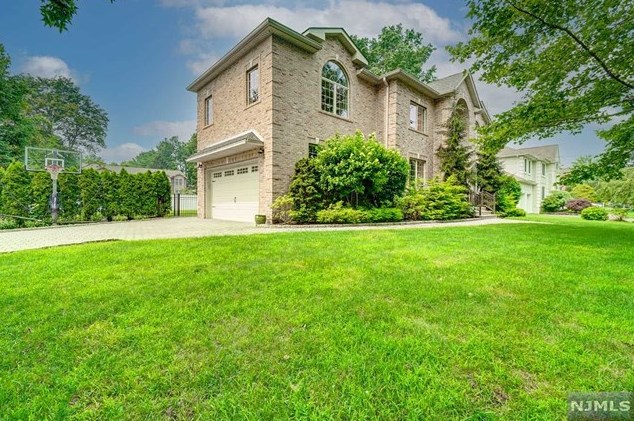48 Holland Ave, Demarest, NJ 07627