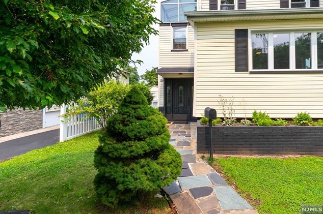 50 Vanderburgh Ave, Rutherford, NJ 07070-1038