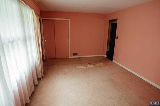 208 Spring Valley Rd, Paramus, NJ 07652
