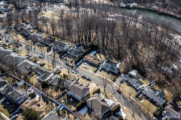 361 Valley Rd, River Edge, NJ 07661