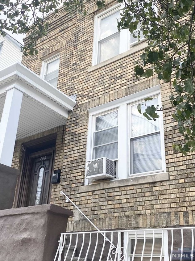 408 66th St, West New York, NJ 07093-2402
