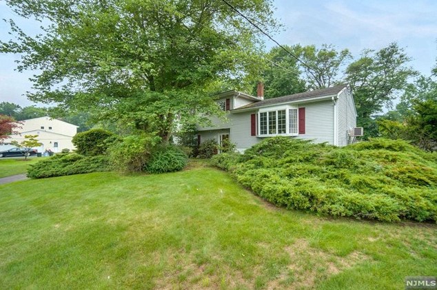 840 Cambridge Rd, Westwood, NJ 07675-6649