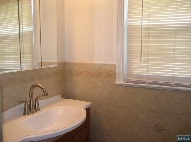 206 Knox Ave #2, Cliffside Park, NJ 07010