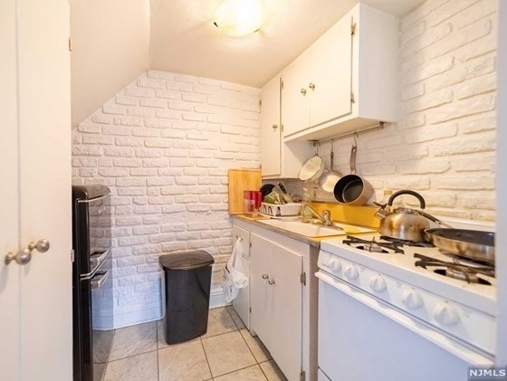 809 Park Ave #3, River Edge, NJ 07661