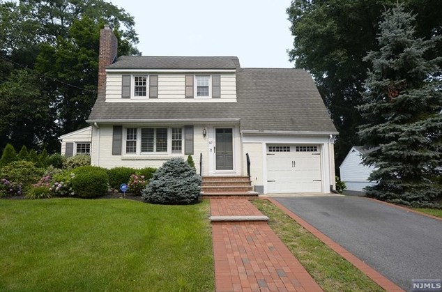 147 Lakewood Ave, Ho Ho Kus, NJ 07423
