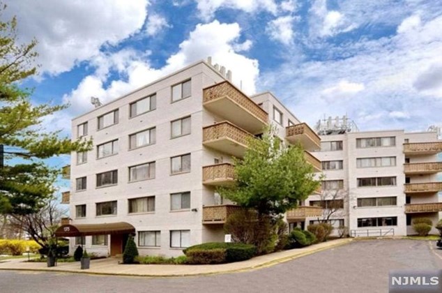 1375 River Rd #3d, Edgewater, NJ 07020