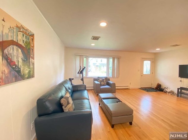 163 5th St, Cresskill, NJ 07626