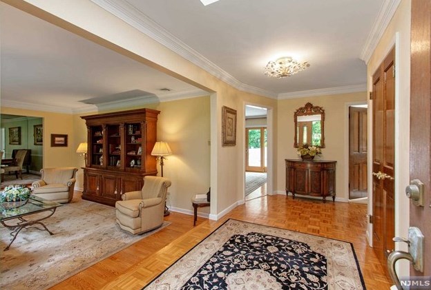 352 Rodney Rd, Wyckoff, NJ 07481-2829