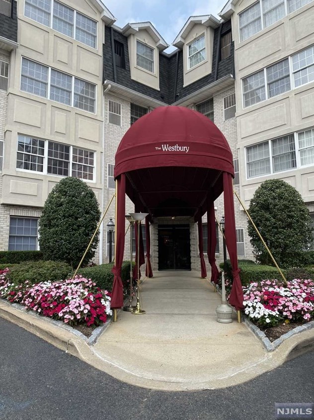 131 Clinton Pl #111, Hackensack, NJ 07601