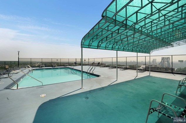 2150 Center Ave, West Fort Lee NJ  07024-5857 exterior