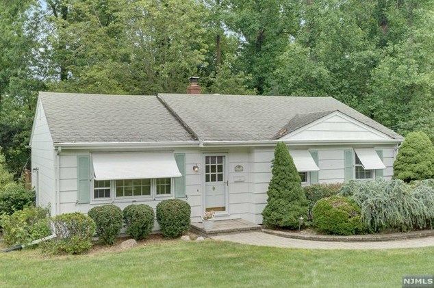 7 Ladik Pl, Montvale, NJ 07645