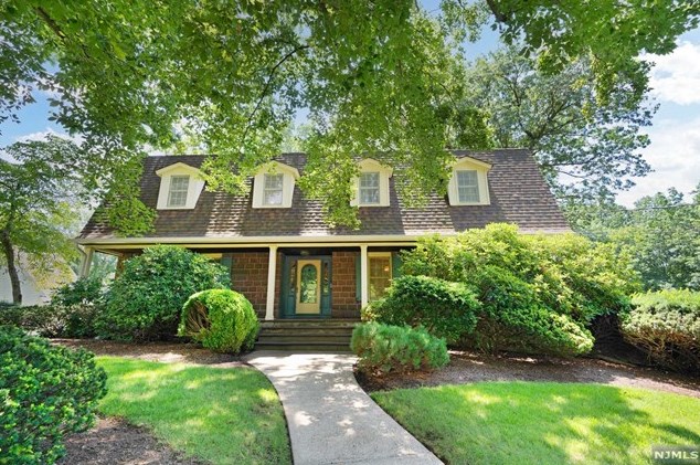 824 Norgate Dr, Ridgewood, NJ 07450