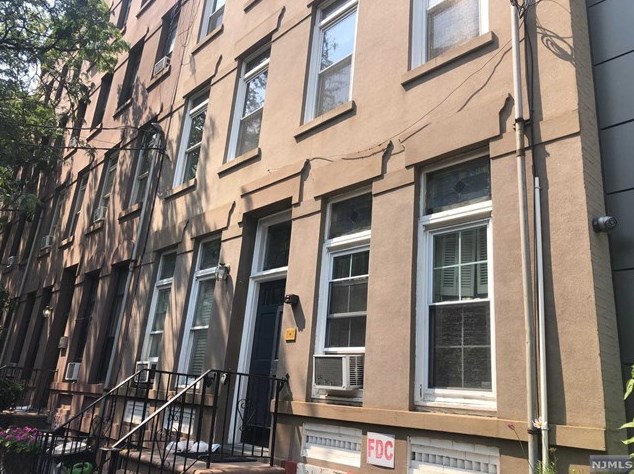 214 9th St, Jersey City, NJ 07302
