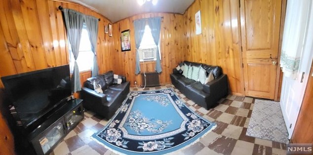 15 Cole St, Elmwood Park, NJ 07407