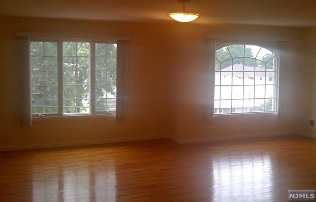107 Chestnut St #2nd Fl, Lodi, NJ 07644