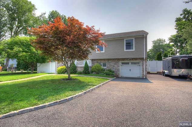 310 Congers Ave, Rockleigh, NJ 07647
