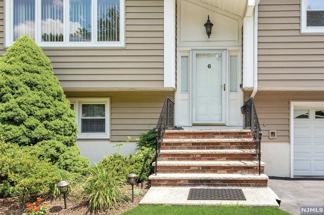 6 Oak St, Hillsdale, NJ 07642-2624